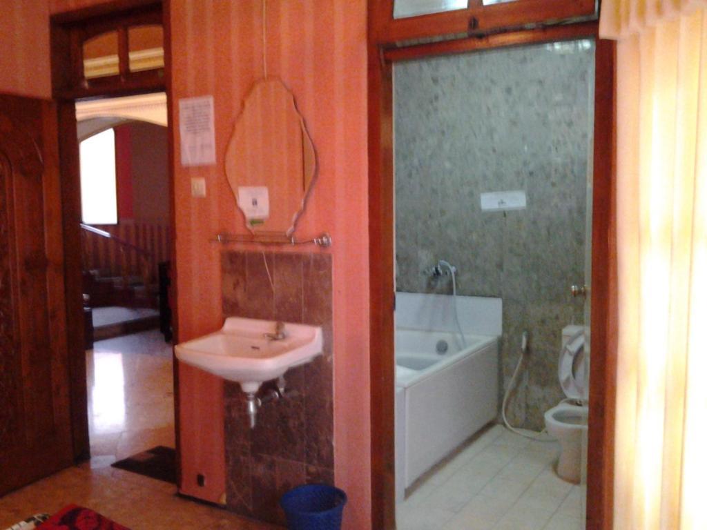 Villa And Resto Basanova Batu (East Java) Ngoại thất bức ảnh