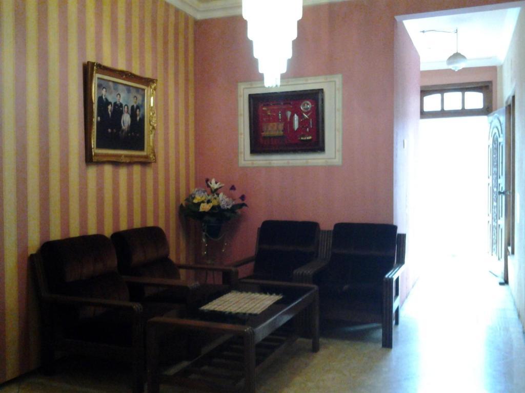 Villa And Resto Basanova Batu (East Java) Ngoại thất bức ảnh