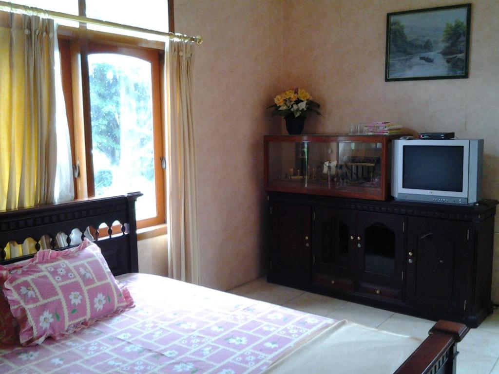 Villa And Resto Basanova Batu (East Java) Ngoại thất bức ảnh