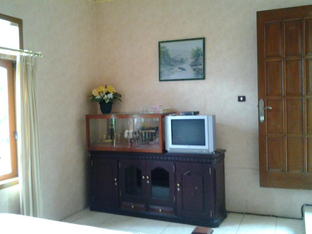 Villa And Resto Basanova Batu (East Java) Ngoại thất bức ảnh