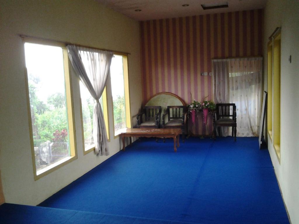 Villa And Resto Basanova Batu (East Java) Ngoại thất bức ảnh
